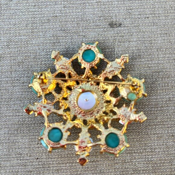 Vintage Inspired Faceted Faux Turquoise Pearl Green Burst Gold Tone Brooch - Picture 9 of 9